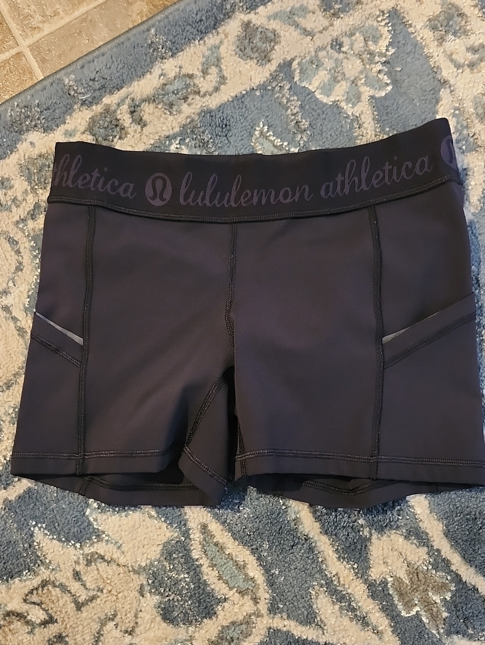 Lululemon Black Women's Athletic Shorts Branded Wasitband SIZE 6